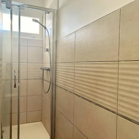 Apartment Face Avec Parking Prive - - Fr-1-251-252 Le Lavandou