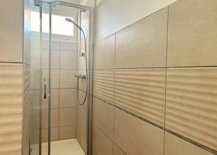 Appartement Face Avec Parking Privé - - Fr-1-251-252 Le Lavandou